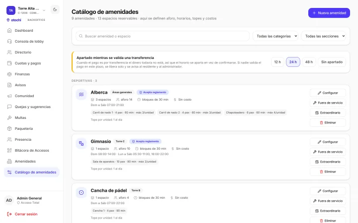 Catálogo de amenidades del backoffice: 9 amenidades y 13 espacios reservables; la regla de apartado mientras se valida una transferencia (12, 24 o 48 h, o sin apartado); y cada amenidad con su torre, sus espacios, su aforo, sus bloques, su horario y su tope por unidad: la alberca de áreas generales (carriles de nado y chapoteadero), el gimnasio de la Torre C y la cancha de pádel de la Torre B, con los botones Configurar, Fuera de servicio, Extraordinario y Eliminar.