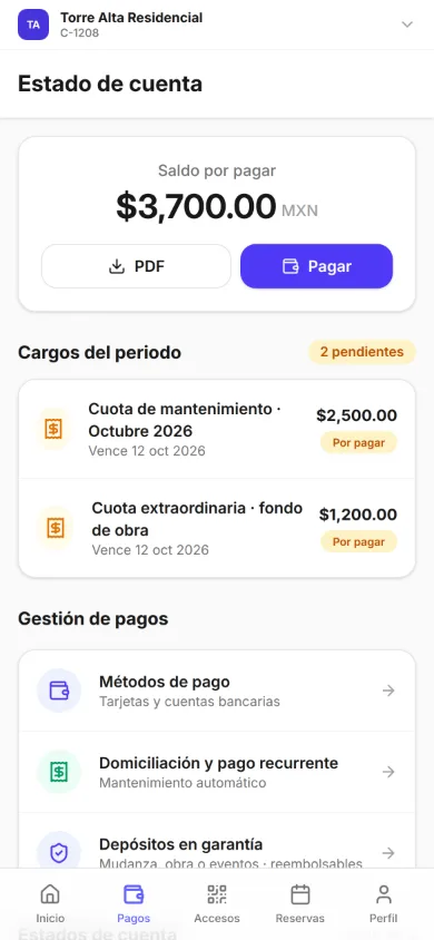 Estado de cuenta en la app de residente: saldo por pagar de $3,700.00, botones de PDF y Pagar, y los cargos del periodo pendientes de pago.